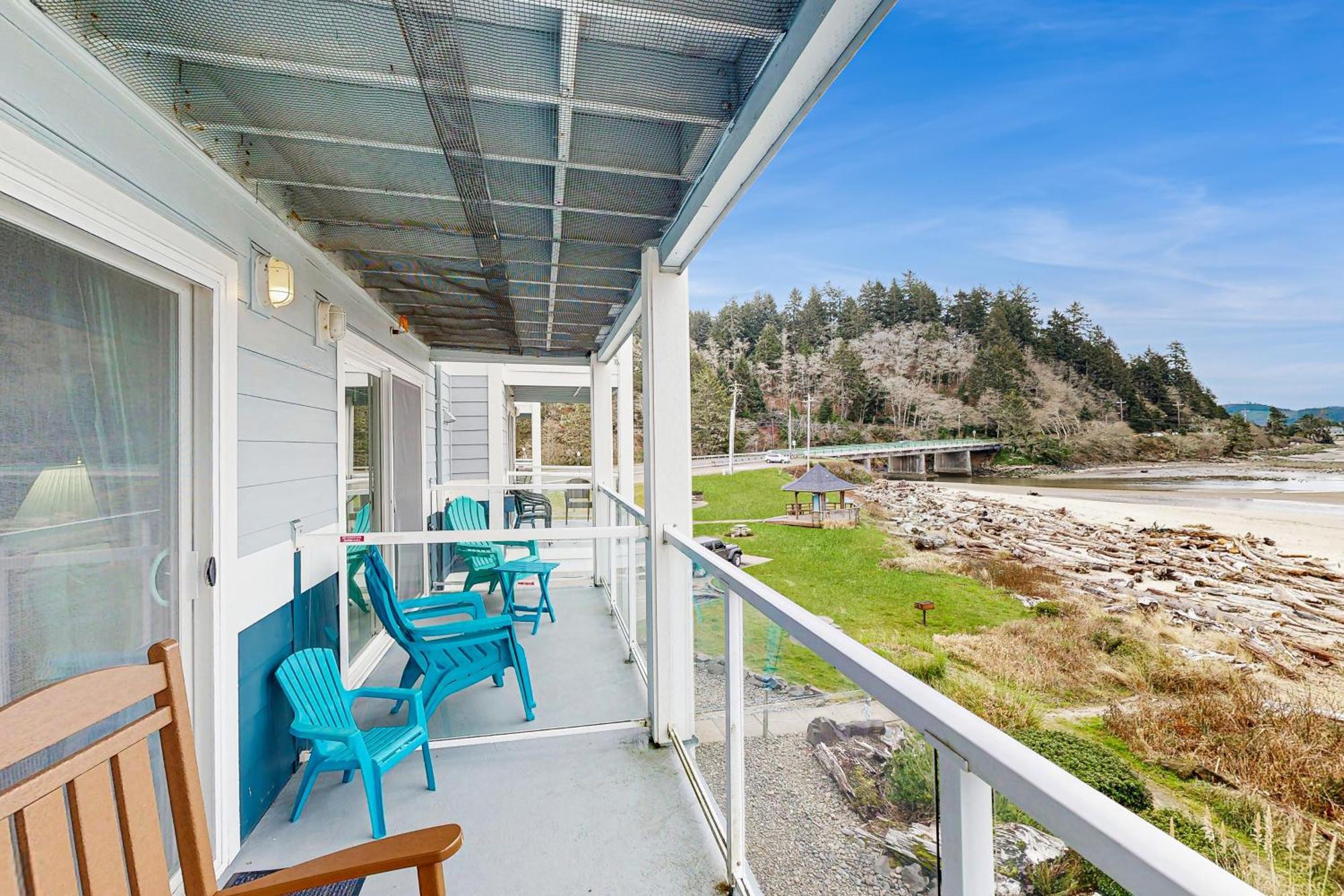 Апартаменты Waters Edge Salishan Beach Номер фото